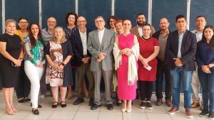 Delegados de las universidades participantes con el rector de la UNICAES y el Embajador de la Unión Europea